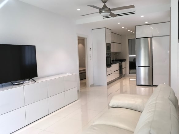Planta baja reformada con terraza en residencial privado, La Marina