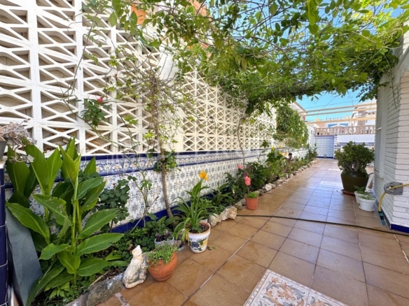 Piso con terraza y garaje, primera línea de playa, La Mata
