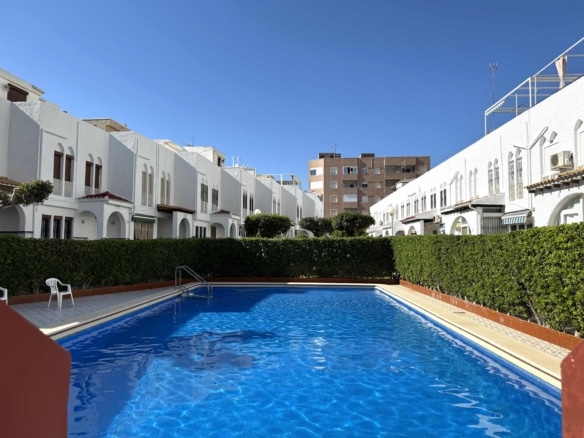 Local en planta baja con semisótano, La Mata, Torrevieja