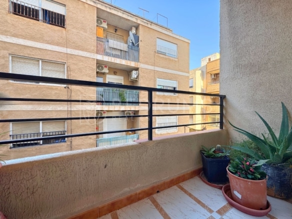 Piso con terraza y ascensor, Crevillente